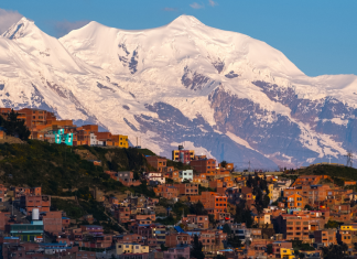 Picture of Bolivian city with mountains in background.
