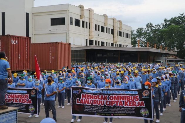 Photo: Indonesian workers protesting against the Omnibus Law. Keywords: Omnibus law Indonesia protest protests strike strikes