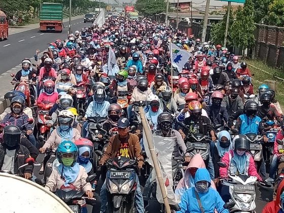 Photo: Indonesian workers protesting against the Omnibus Law. Keywords: Omnibus law Indonesia protest protests strike strikes