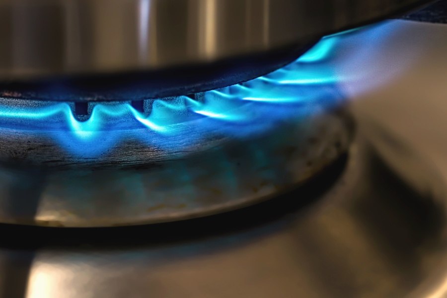 Gas flame under pan